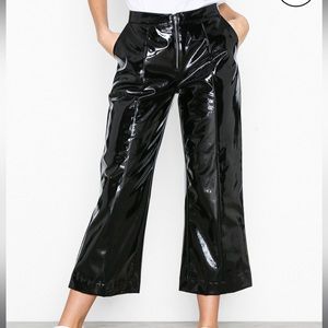 AÈRYNE shiny pleather trousers